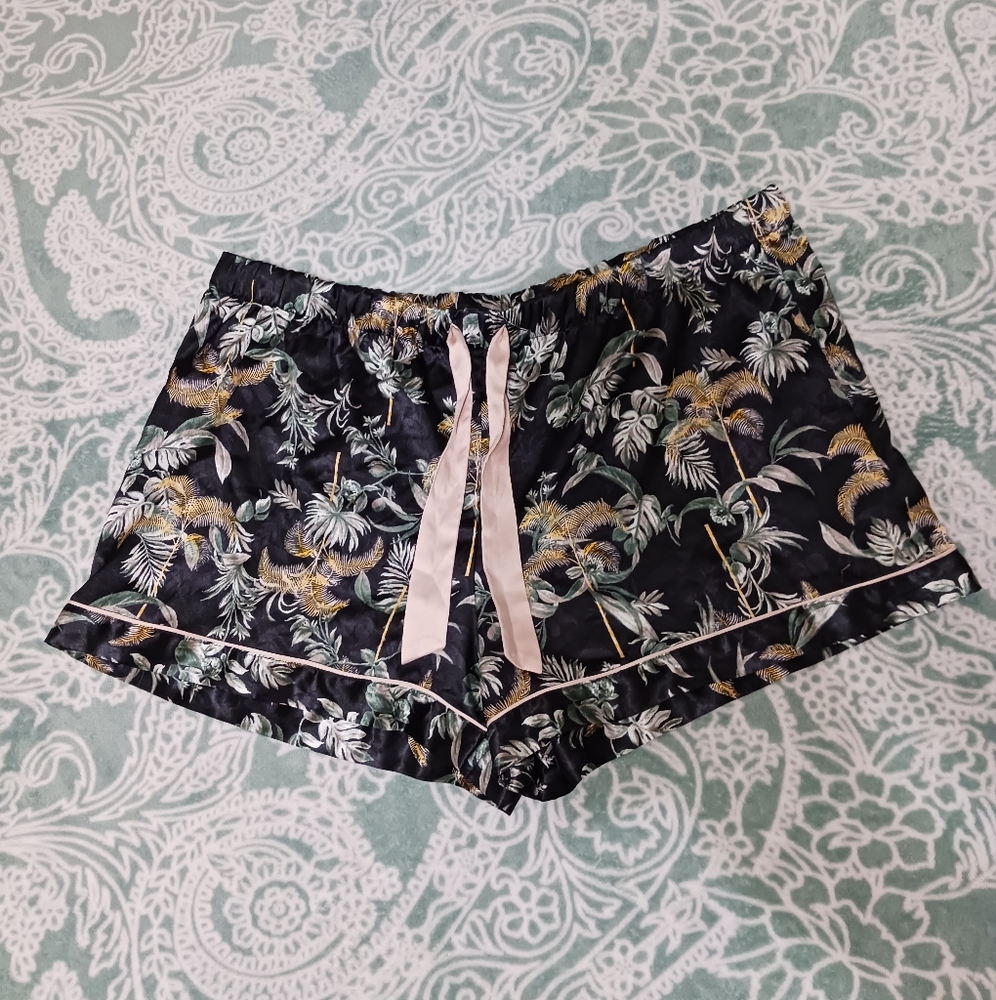 Victoria's Secert Satin Shorts XL